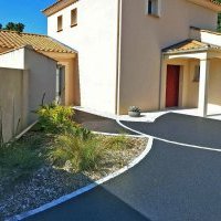 Cour en enrobé et pavés