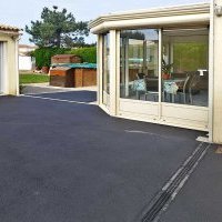 Cour et accès de garage en enrobé aux Sables d’Olonne
