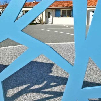 Accès garage et maison à Vairé