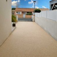 Accès maison et garage en moquette de pierre à Brétignolles-sur-Mer