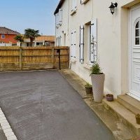 Accès et cour en enrobé à La Roche-sur-Yon