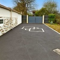 Accès et cour en enrobé à La Roche-sur-Yon
